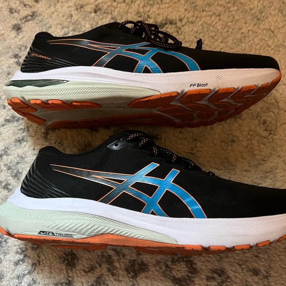 ASICS GT-2000 11 - Picture 2 of 5